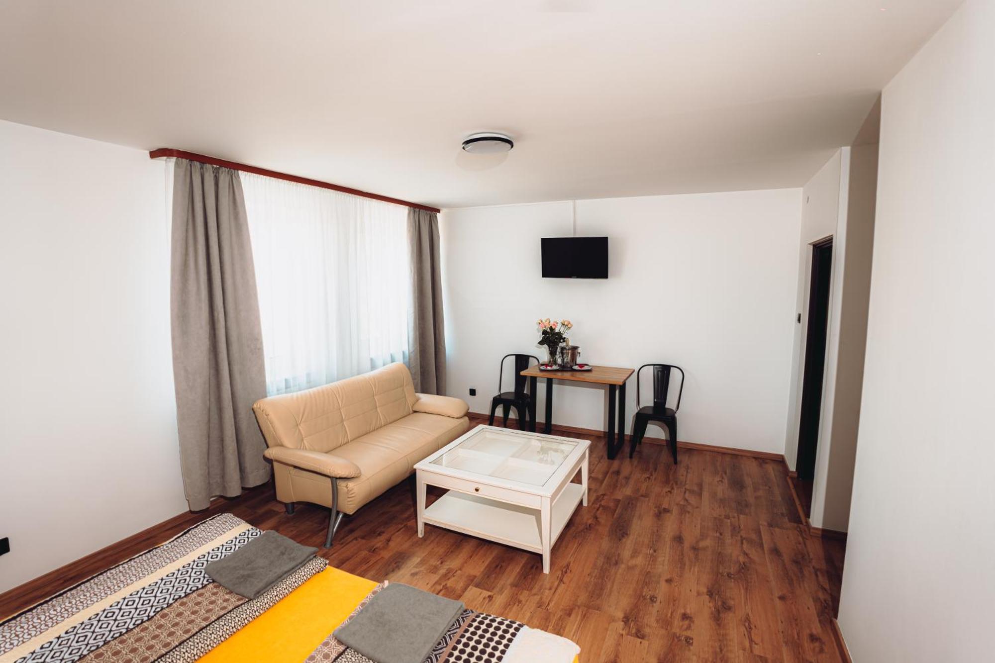 Kalwados Hotel Radzymin Exterior foto